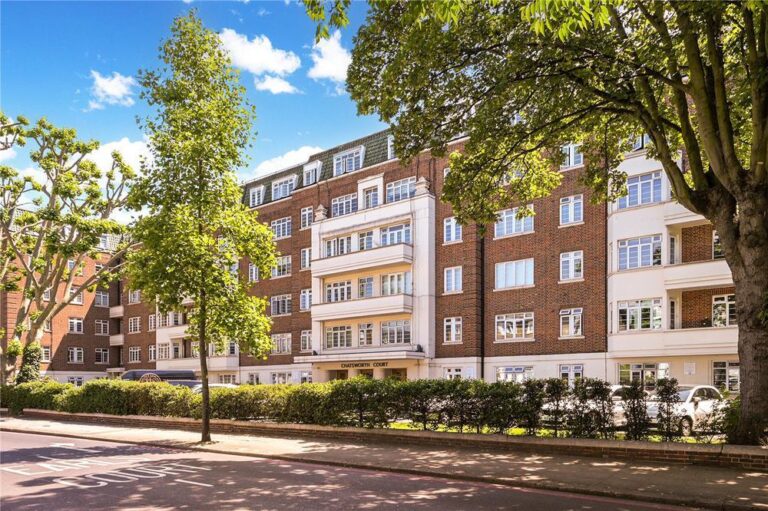 Pembroke Road, Kensington