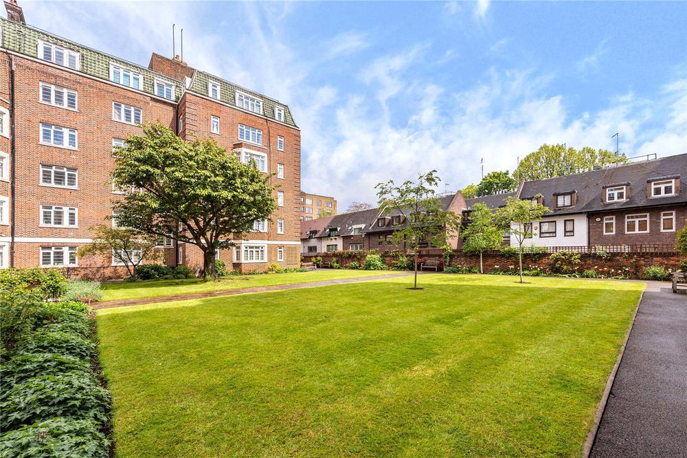 Pembroke Road, Kensington