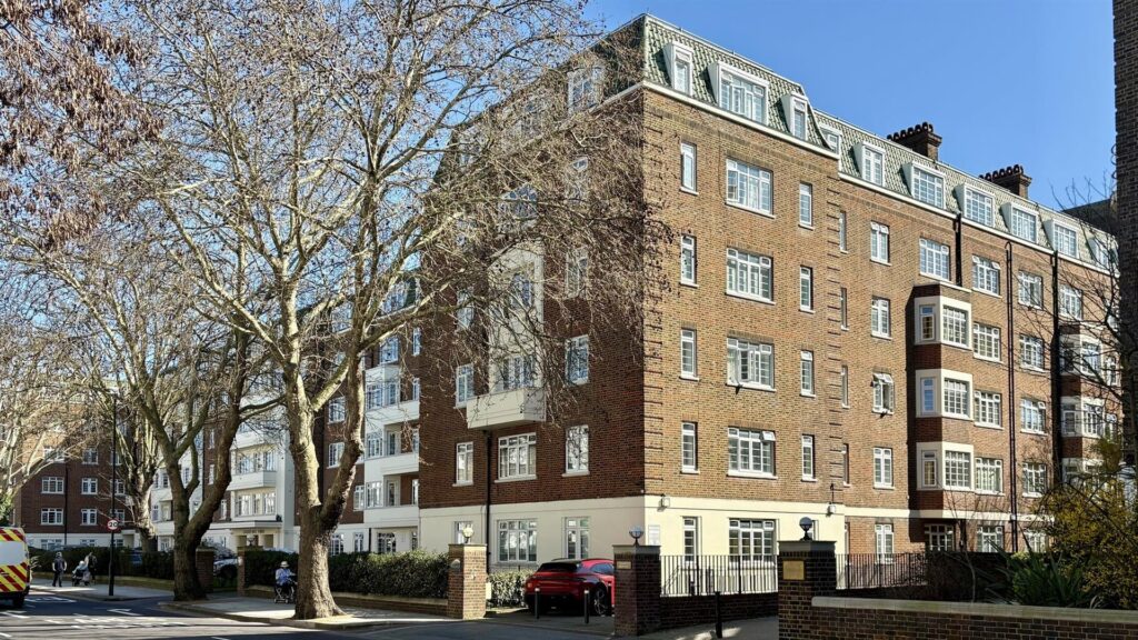Pembroke Road, Kensington
