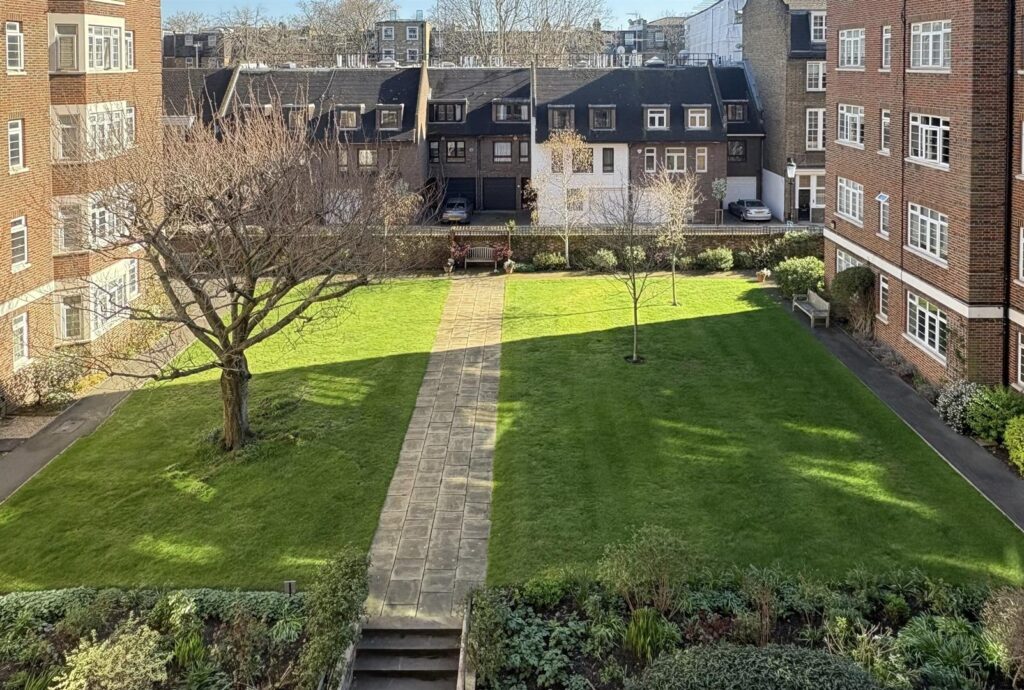 Pembroke Road, Kensington