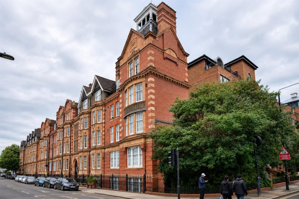 Cromwell Crescent