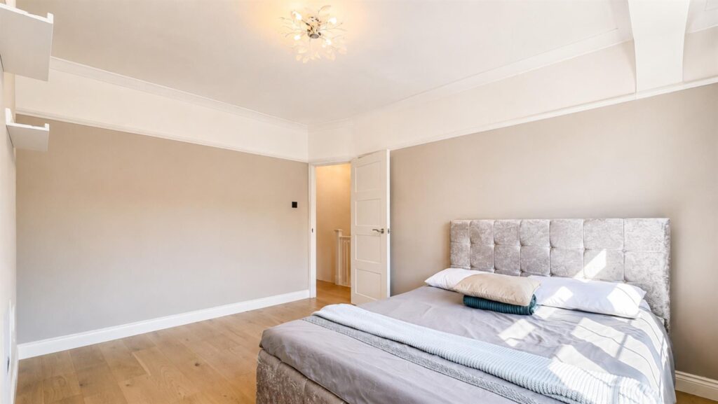 Chase Side Avenue, London SW20